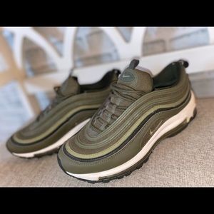 AIR MAX 97 SIZE 9 (W) ** Preowned BUT IN VERY GOOD CONDITION*